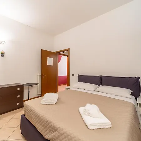 Aivia : Centro Fiere Stazione Apartment Parma